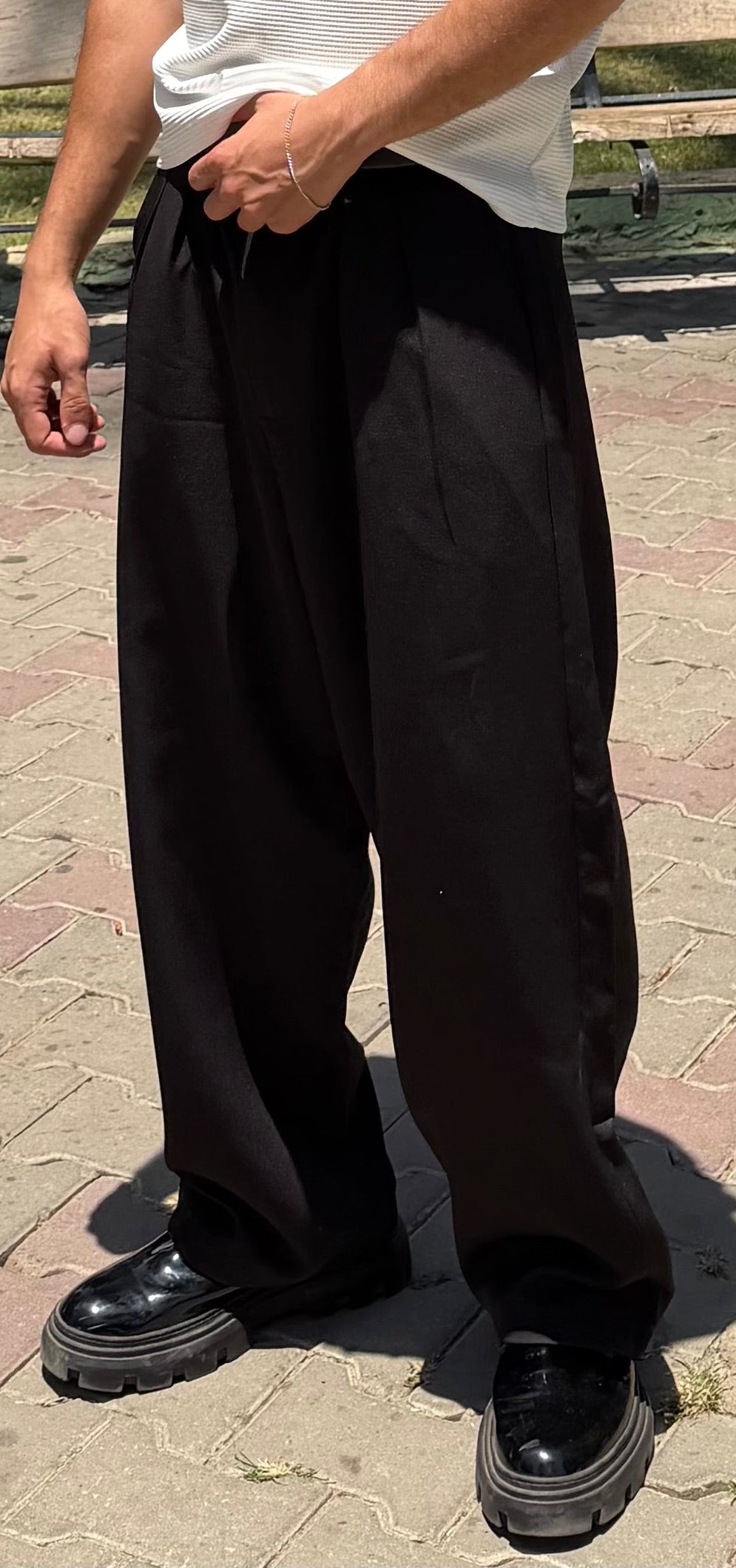 BLACK PLEATED WIDE LEG PANTS